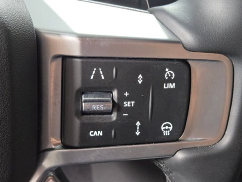 Used 2025 Land Rover Discovery Dynamic SE AWD/4WD image 26