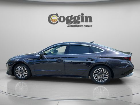 Certified 2024 Hyundai Sonata Limited FWD image 2
