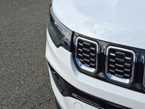 Certified 2025 Jeep Compass Limited AWD/4WD image 20