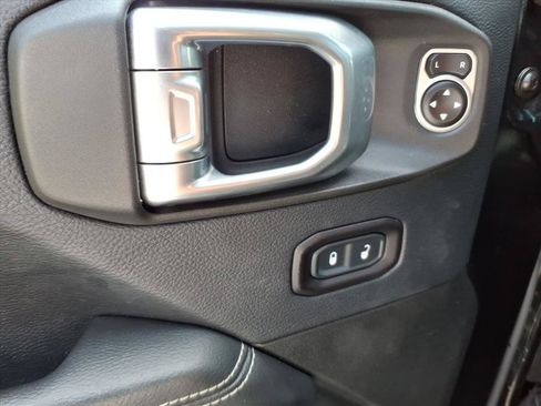 Used 2018 Jeep Wrangler Unlimited Sahara w/ LED Lighting Group AWD/4WD image 24
