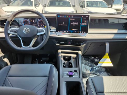 New 2025 Volkswagen Tiguan SE image 20