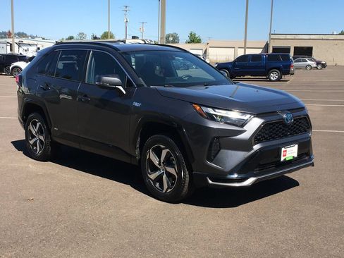 Used 2024 Toyota RAV4 SE AWD/4WD image 9