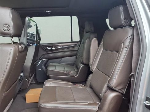 Used 2024 GMC Yukon XL Denali w/ Denali Reserve Package AWD/4WD image 10