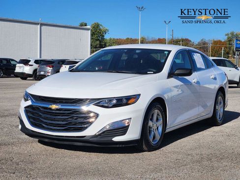 Used 2022 Chevrolet Malibu LS image 3