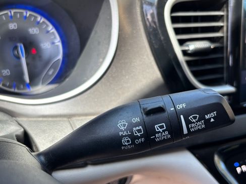 Used 2024 Chrysler Pacifica Touring-L FWD image 25