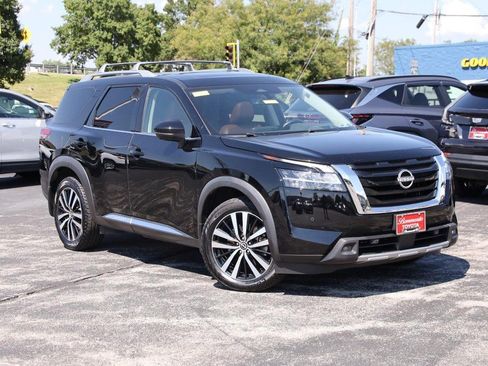 Used 2023 Nissan Pathfinder Platinum AWD/4WD image 2