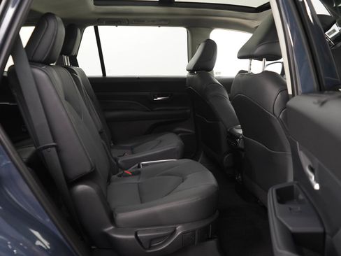 Used 2026 Toyota Grand Highlander AWD image 12