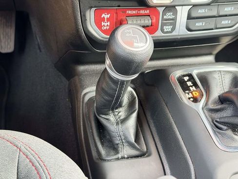 Used 2024 Jeep Wrangler Unlimited Rubicon AWD/4WD image 23