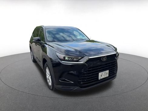 Used 2025 Toyota Grand Highlander FWD image 3