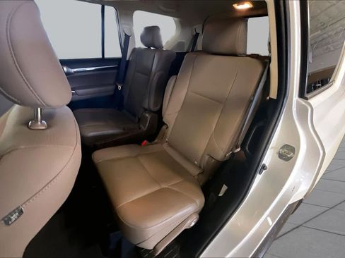 Used 2023 Lexus GX 460 Premium w/ Accessory Package AWD/4WD image 18