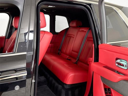 Used 2025 Rolls-Royce Cullinan image 27