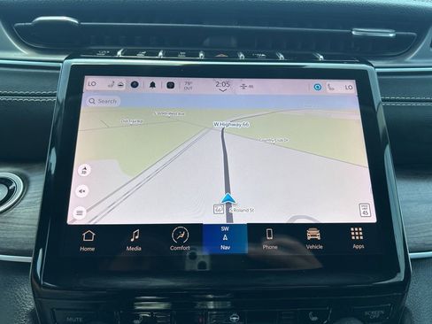 Used 2023 Jeep Grand Cherokee Limited image 16