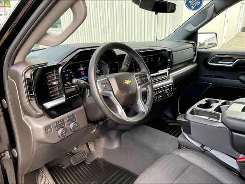 Used 2023 Chevrolet Silverado 1500 LT AWD/4WD image 8
