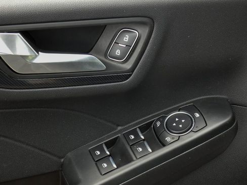 Used 2025 Ford Escape ST-Line image 9