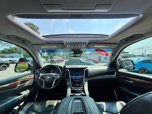 Used 2018 Cadillac Escalade ESV Premium Luxury AWD/4WD image 20