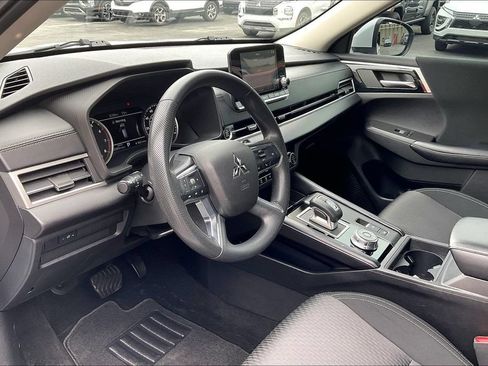 Used 2022 Mitsubishi Outlander ES AWD/4WD image 13