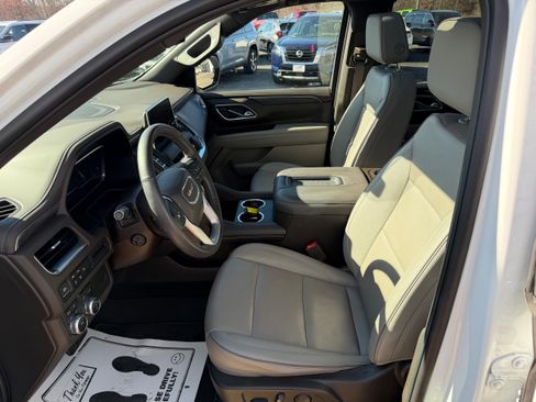 Used 2023 GMC Yukon SLT w/ SLT Premium Package image 4
