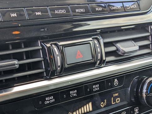 Used 2024 Nissan Pathfinder SL w/ Black Appearance Package image 29