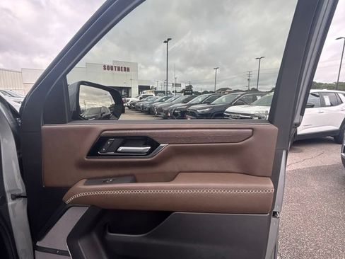 Used 2026 GMC Yukon Denali Ultimate w/ LPO, Illumination Package AWD/4WD image 24