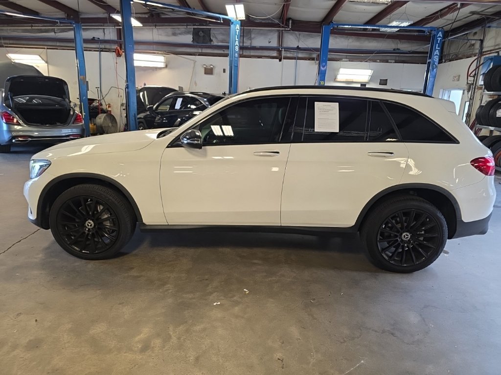 Used 2019 Mercedes-Benz GLC 300 w/ Premium Package image 2