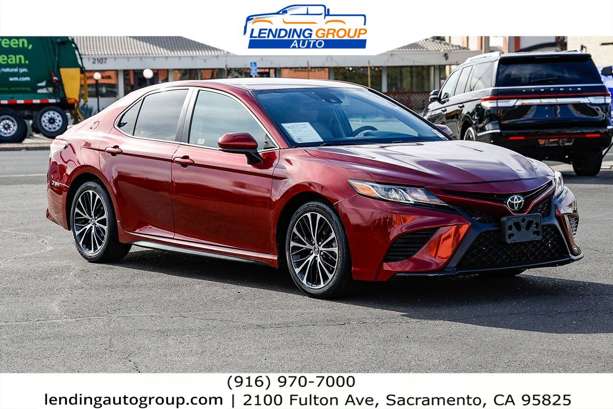 Used 2018 Toyota Camry SE w/ Accessory Appearance Package FWD image 5