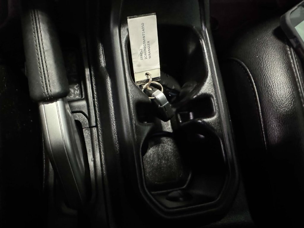 Used 2021 Jeep Wrangler Unlimited Sahara AWD/4WD image 31