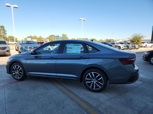 New 2026 Volkswagen Jetta SE image 4