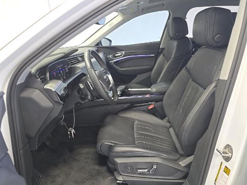 Used 2024 Audi Q8 e-tron Prestige w/ Prestige Package AWD/4WD image 3