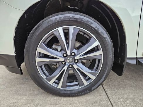 Used 2020 Nissan Pathfinder Platinum image 9