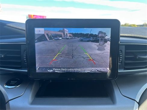 Certified 2022 Ford Explorer XLT w/ Equipment Group 202A image 23