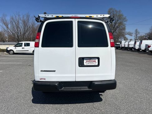 Used 2017 Chevrolet Express 2500 RWD image 8