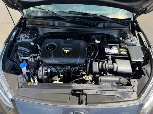Used 2020 Kia Forte LXS FWD image 9