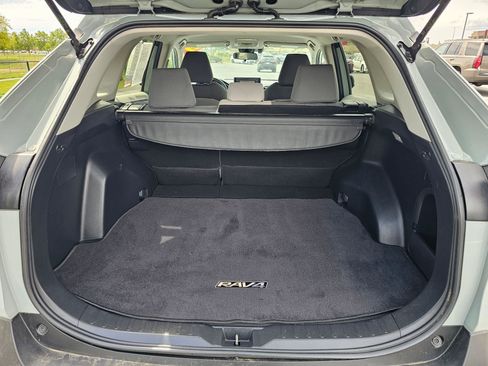 Used 2021 Toyota RAV4 XLE w/ XLE Grade Weather Package AWD/4WD image 14