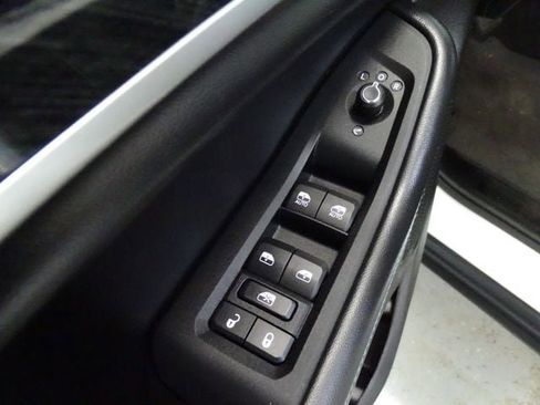 Certified 2023 Jeep Grand Cherokee Trailhawk w/ Luxury Tech Group III AWD/4WD image 10