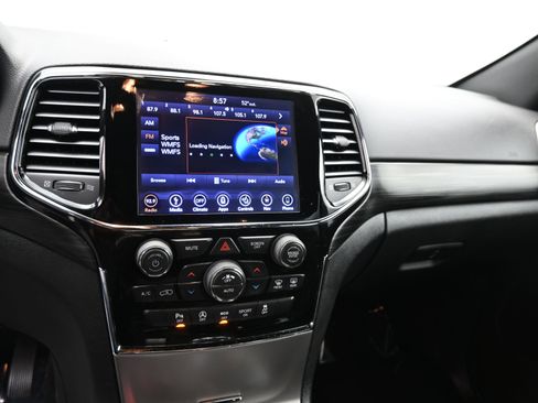 Used 2019 Jeep Grand Cherokee Altitude image 18