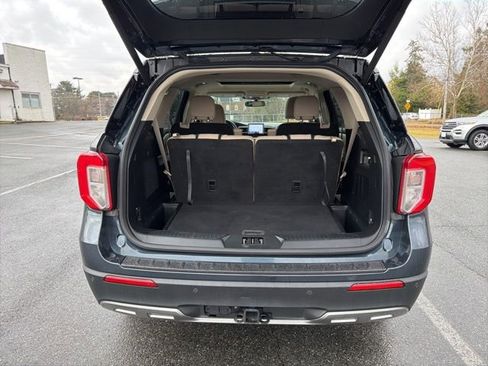 Used 2023 Ford Explorer XLT w/ Equipment Group 202A image 8