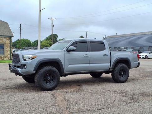 Used 2019 Toyota Tacoma TRD Off-Road AWD/4WD image 17