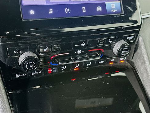 Used 2023 Jeep Grand Cherokee L Laredo image 23