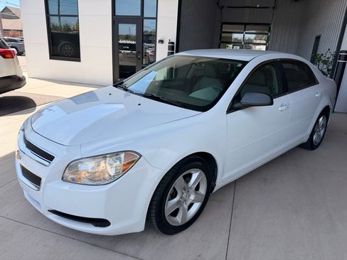 Used 2010 Chevrolet Malibu LS FWD image 3