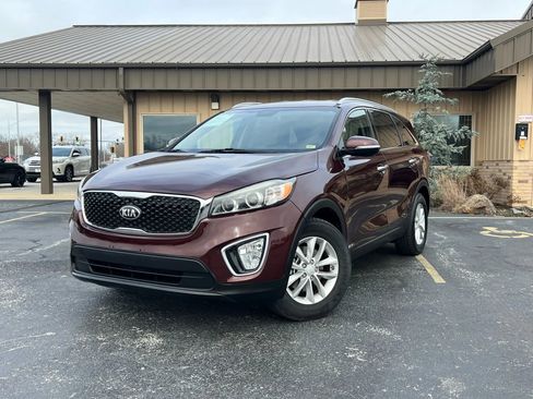 Used 2016 Kia Sorento LX image 2