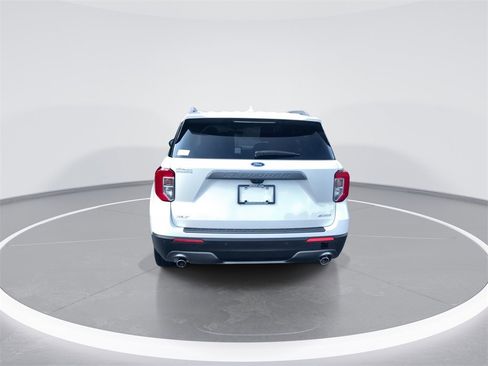 Used 2023 Ford Explorer XLT w/ Equipment Group 202A image 7