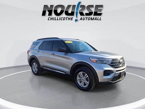 Used 2022 Ford Explorer XLT image 2