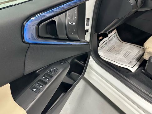 Used 2025 BMW X3 xDrive30i w/ M Sport Package image 9