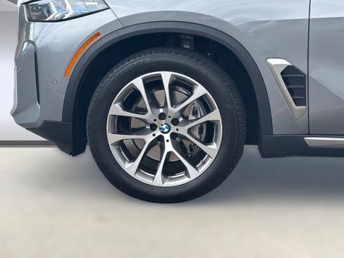 Used 2025 BMW X5 xDrive40i w/ Parking Assistance Package AWD/4WD image 12