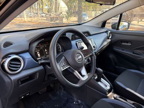 Used 2025 Nissan Versa SV image 30