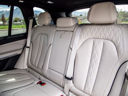 Used 2020 BMW X5 M50i image 24