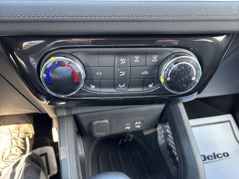 Used 2024 Chevrolet TrailBlazer LT w/ LT Cold Weather Package AWD/4WD image 25