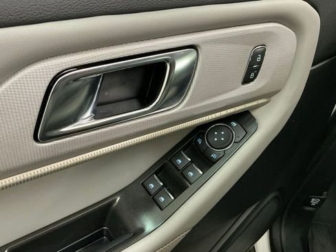 Used 2025 Ford Explorer Active w/ Active Comfort Package image 16