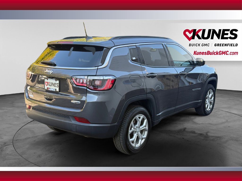 Used 2024 Jeep Compass Latitude AWD/4WD image 10