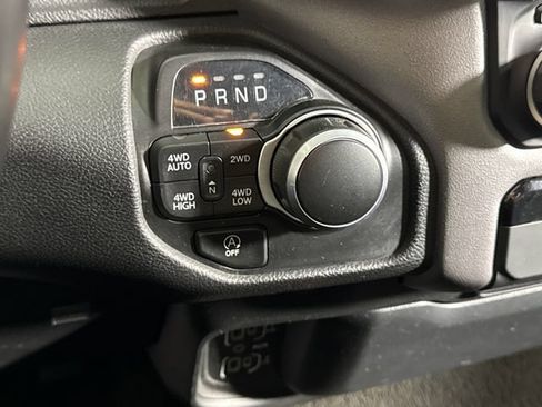 Used 2023 RAM 1500 Big Horn AWD/4WD image 40